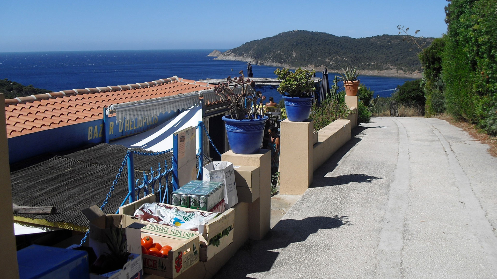 ile-naturiste-du-levant-bazar-20220219-004