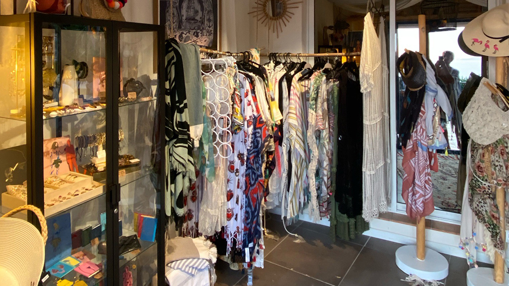 ile-naturiste-du-levant-boutique-de-julie-20220219-001